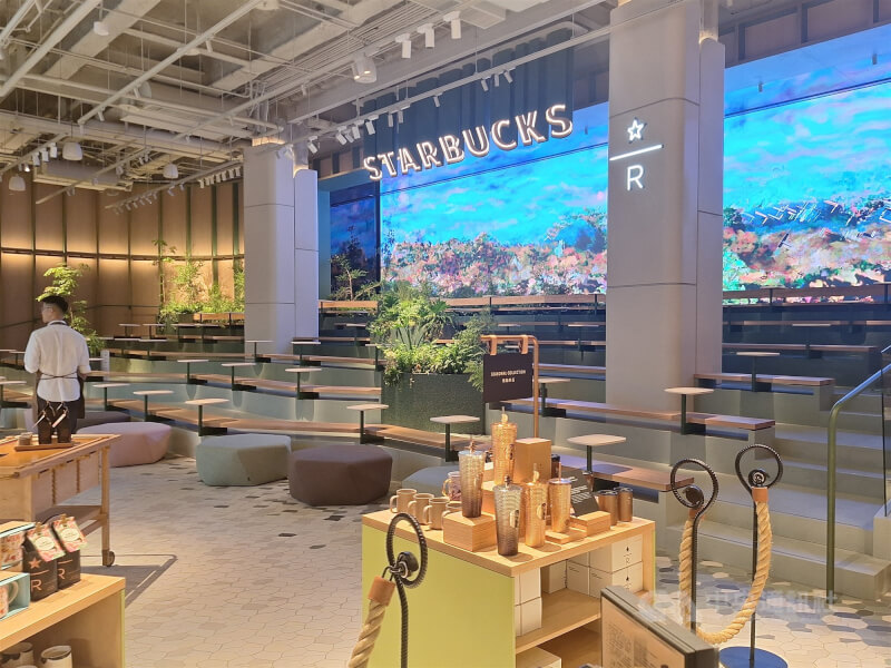 統一旗下新商場DREAM PLAZA在23日舉辦商場預覽，全台最大星巴克「星巴克典藏DREAM PLAZA台北」，將設在百貨6樓及戶外空間，為台灣首間旗艦店。中央社記者何秀玲攝　114年7月23日
