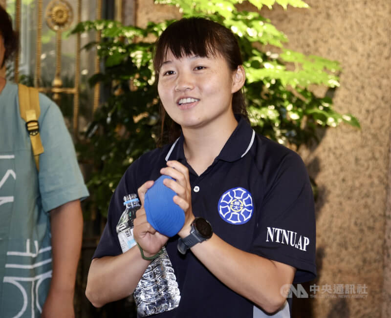 中華足協23日公告,將註銷台師大女足抽血案教練周台英的教練證。吹哨者簡奇陞(圖)表示,不要搞得好像她要逼死教練一樣,撤銷教練證並非她的訴求。(中央社檔案照片)