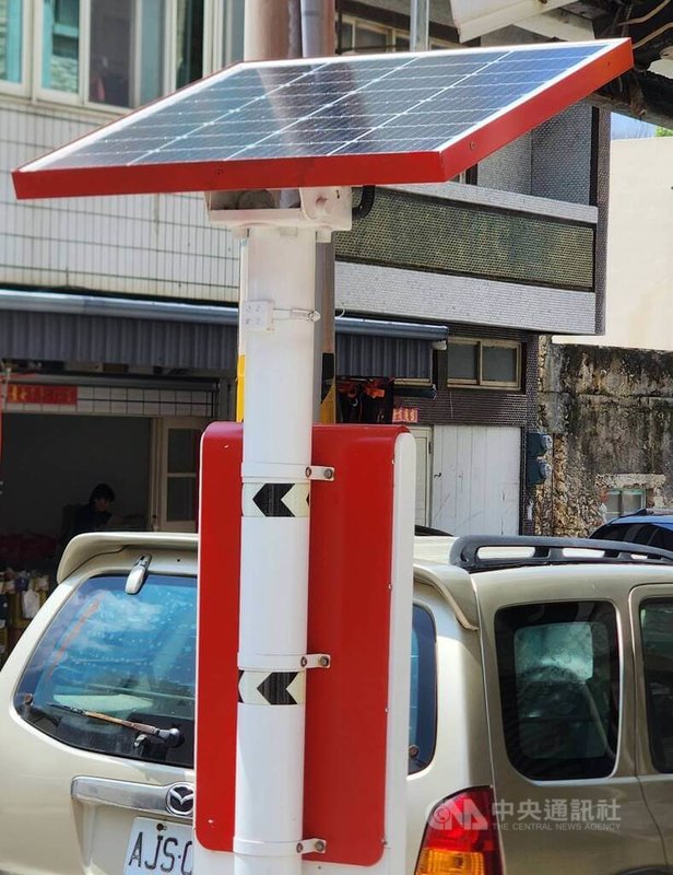 澎湖的智慧公車站牌太陽能電池日前遭竊,導致站牌無法正常運作,影響民眾即時掌握公車動態資訊。中央社 114年7月23日