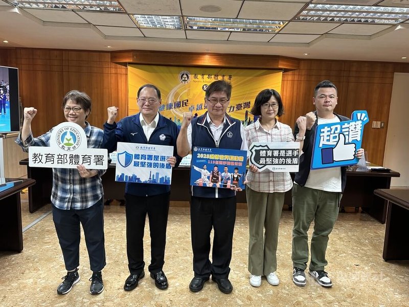 2025第12屆成都世界運動會8月7日起到17日將登場，台灣派出119名選手參加14項運動競賽，體育署副署長洪志昌（中）24日表示，希望能突破上屆獎牌數。中央社記者黎建忠攝  114年7月24日