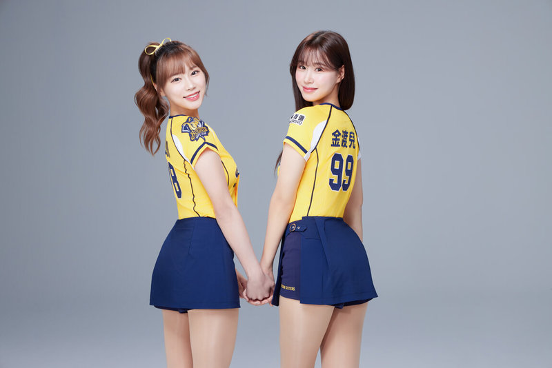 中職中信兄弟啦啦隊女孩Passion Sisters於24日公布新加入的韓籍成員金渡兒(右)、JJUBI(左),2人皆有跳過韓職球隊的經歷。(Passion Sisters提供)中央社記者楊啟芳傳真 114年7月24日