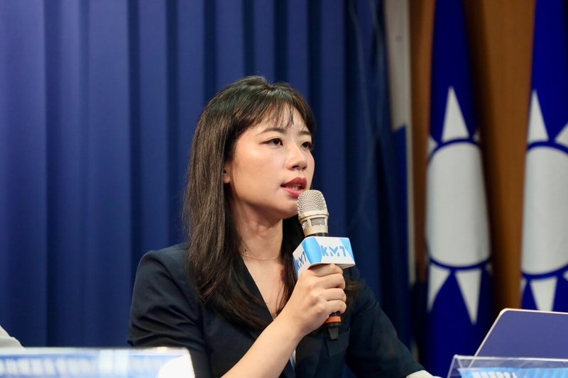國民黨發言人楊智伃24日表示,網路出現歌詞謾罵國民黨的MV,結尾竟然寫上是由文化部補助、文化總會主辦,難道納稅錢已成為賴政府用來挺惡罷的工具。 (國民黨文傳會提供)中央社記者王承中傳真 114年7月24日
