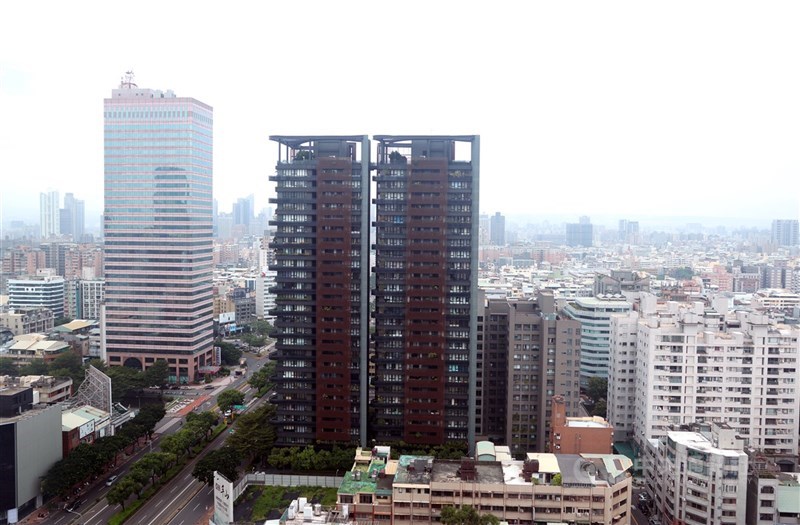金管會統計，6月底國銀房貸逾放金額為新台幣86.37億元，月減1.49億元，終止連續10個月上揚，銀行不動產放款平均比率微幅下降到26.31%。（中央社檔案照片）