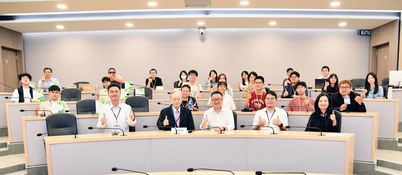 海基會24日舉辦第18屆「台生研習營」,海基會副董事長兼秘書長羅文嘉與台生面對面互動、交流意見。(海基會提供)中央社記者呂佳蓉傳真 114年7月24日