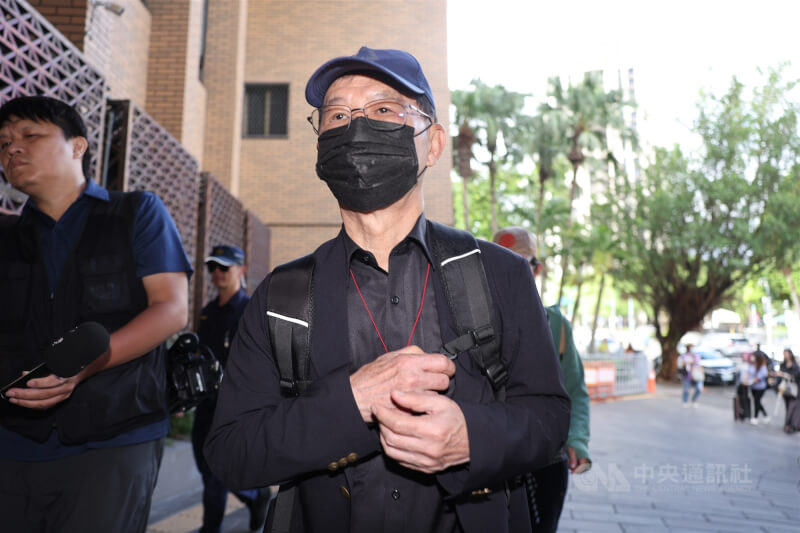 台北地方法院審理京華城案,24日以證人身分傳喚前台北市副市長彭振聲(中)出庭。中央社記者趙世勳攝 114年7月24日