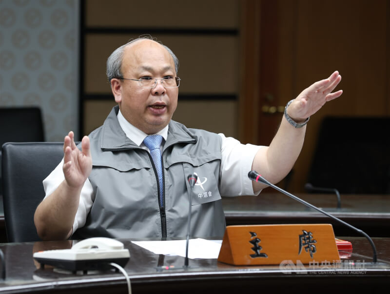 中選會副主委陳朝建(圖)表示,7月26日是罷免投開票日,8月1日是審定公告日,因此8月1日就會依法審定投開票結果,按照公職選罷法規定,若審定為罷免通過者,依法當天將予以解職,也就是當天不能再擔任立法委員、行使立委職權。中央社記者謝佳璋攝 114年7月24日