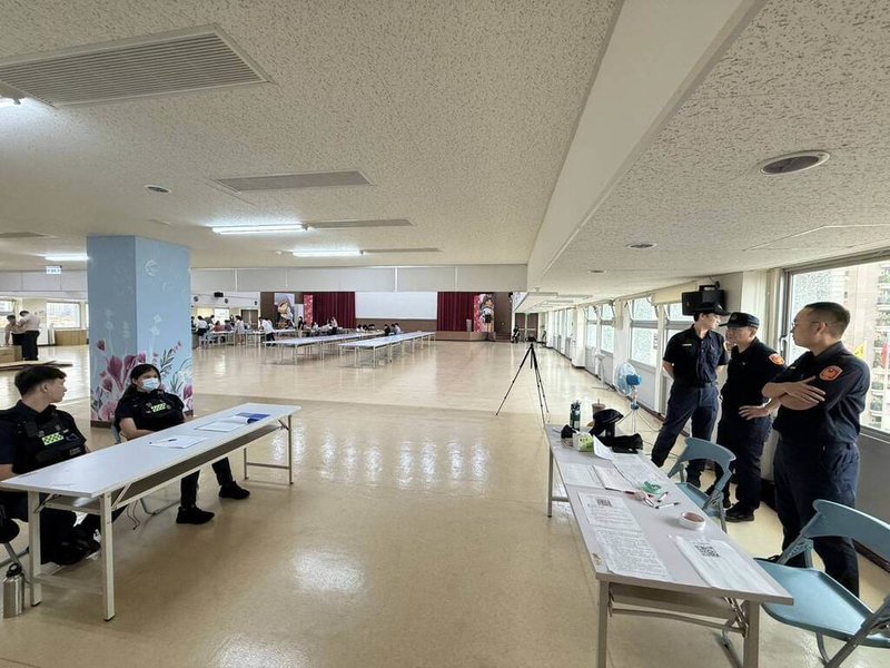 台中市3立委選區罷免投票26日登場,台中市警察局第六分局25日說明,已完成各項治安與交通維護規劃,並針對各投開票所周邊加強警力部署。(警方提供)中央社記者郝雪卿傳真 114年7月25日