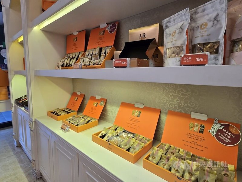 甜點品牌法布甜秉持低糖、少油的健康理念,結合台灣在地食材與法式烘焙手藝,是多屆台中十大伴手禮常勝軍,曾獲選米其林大會指定伴手禮。中央社記者楊迪雅攝 114年7月25日