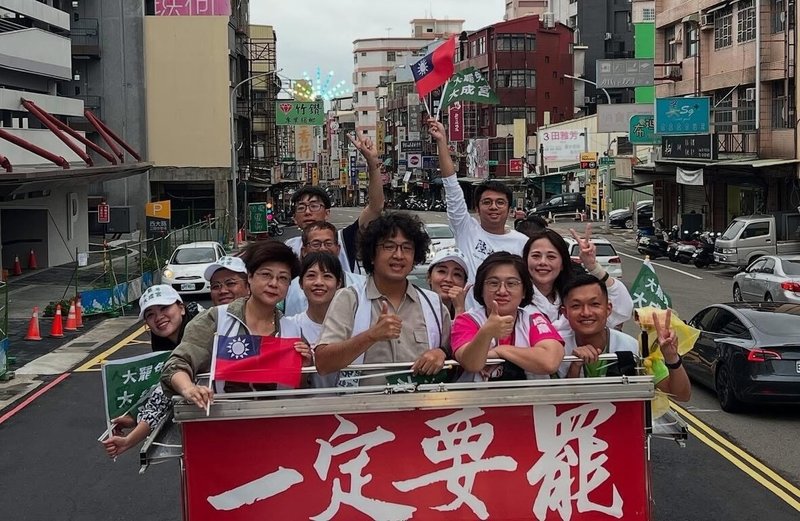 大罷免首波投票前夕,新竹罷團25日攜手民進黨立委、議員等展開全市車掃,全力催出同意票。(「新竹雙罷」提供)中央社記者魯鋼駿傳真 114年7月25日