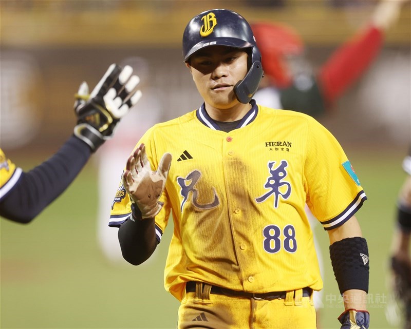 中職中信兄弟本季已經有11人扛過先發1棒,總教練平野惠一點名,如果宋晟睿(圖)、岳政華可以勝任,應該可會讓對手很困擾。(中央社檔案照片)
