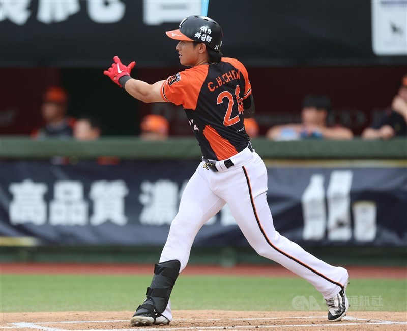 中職統一7-ELEVEn獅隊野手陳傑憲右手腕發炎,目前採取替補減量方式出賽。(中央社檔案照片)