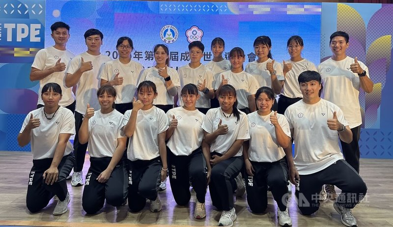 2025成都世界運動會將開幕,台灣女子拔河代表隊挑戰史無前例6連霸,拔河隊成員田嘉蓉(後排左4)25日表示,雖然有壓力,但很有信心。中央社記者黎建忠攝 114年7月25日