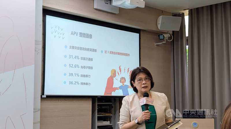 台灣大學社會工作學系兼任教授劉淑瓊(圖)25日在記者會指出,未成年人傷害直系尊親屬通報案件(APV)中,未成年行為人約有7成具特殊身心狀況,且其中為國小生者,高達8成都有身心狀況。中央社記者曾以寧攝 114年7月25日