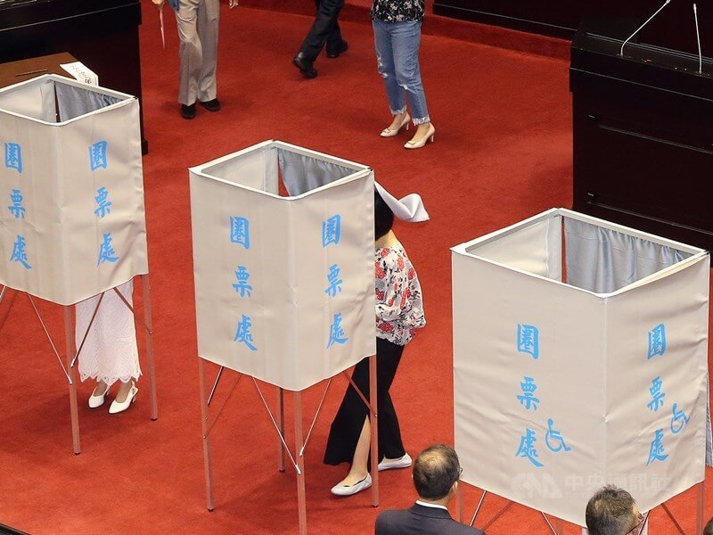立法院會25日進行司法院大法官人事同意權案記名投票表決。（中央社檔案照片）