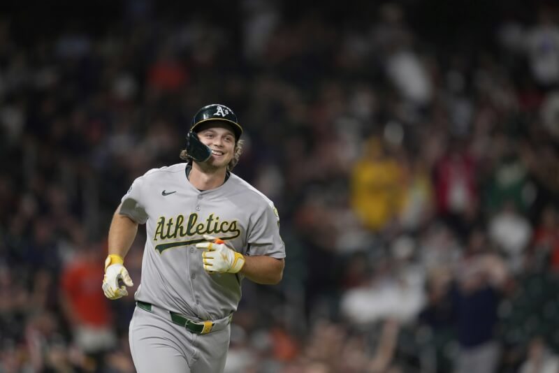 MLB運動家隊柯茲25日敲出4支全壘打，成為大聯盟史上首位單場扛出4轟的新秀。（美聯社）