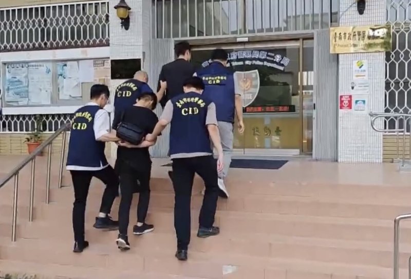 賴姓男子26日清晨在台南市區遭毆打並強押上車，警方獲報展開緝捕，下午在北區攔截涉案車輛，逮捕黃姓、蘇姓2名男子。（台南市警局提供）中央社記者張榮祥台南傳真  114年7月26日