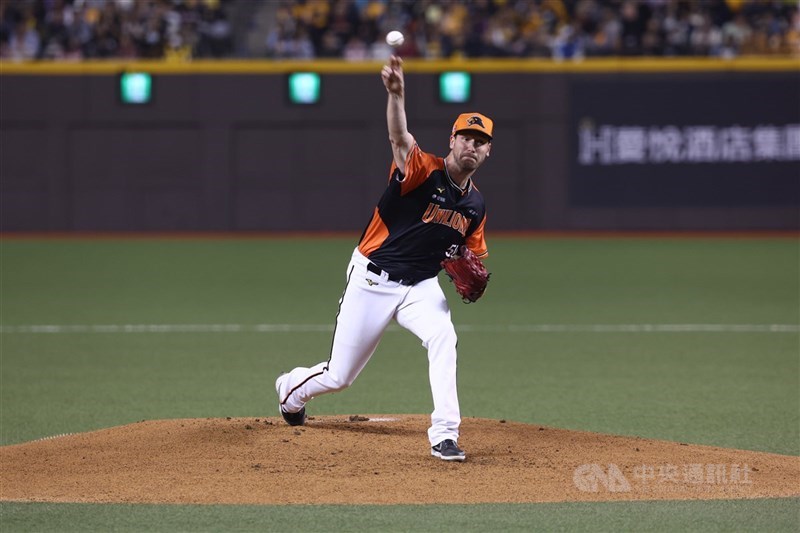 中職統一7-ELEVEn獅隊洋投布雷克（Brock Dykxhoorn）臨時接到任務扛27日先發，他說，這麼臨時接到任務是首次，但狀況不錯。（中央社檔案照片）
