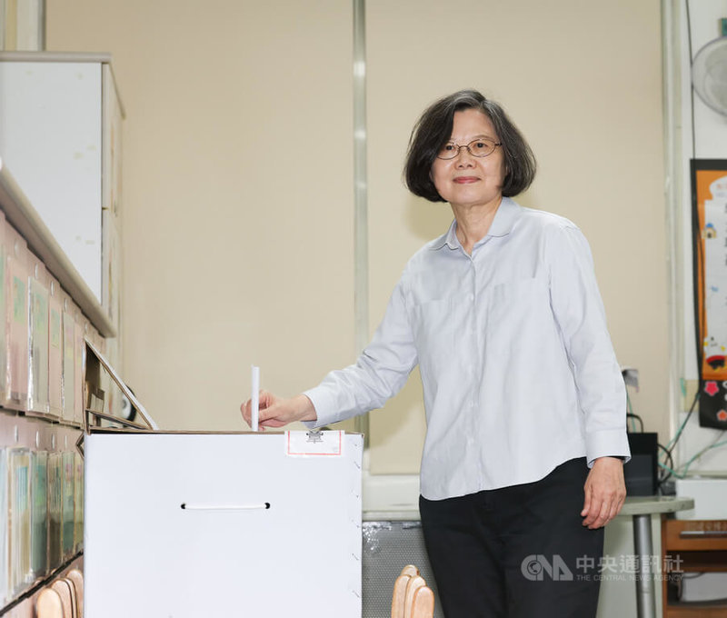 首波罷免案投票26日登場，前總統蔡英文（圖）下午前往台北市建安國小投票所，完成投票。中央社記者謝佳璋攝  114年7月26日