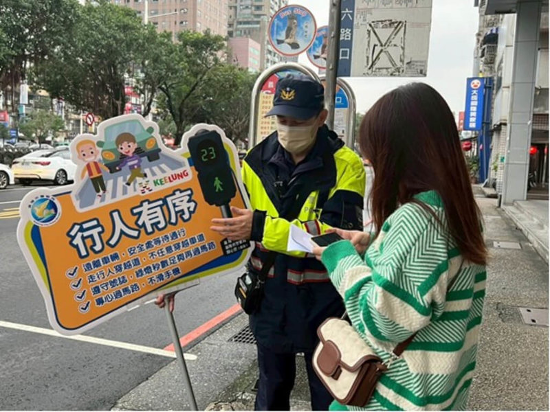 基隆市長謝國樑上任後積極推動「行人友善」、「行人有序」與「路暢專案」等政策。統計顯示,114年1至4月基隆市每10萬人交通事故死傷人數為381人,為本島各縣市最低。(基隆市警察局提供)中央社記者王朝鈺傳真 114年7月27日