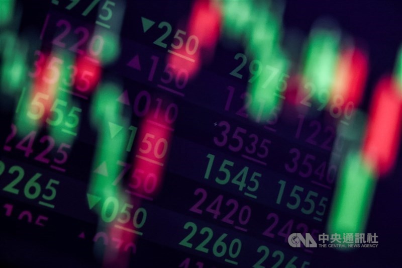 法人指出，美國對台灣的稅率將影響台股本週走勢，稅率未明恐干擾投資情緒，不過美股持續創高，科技巨頭公布財報在即，若表現亮眼，有望為台股盤勢提供支撐動能。（中央社檔案照片）