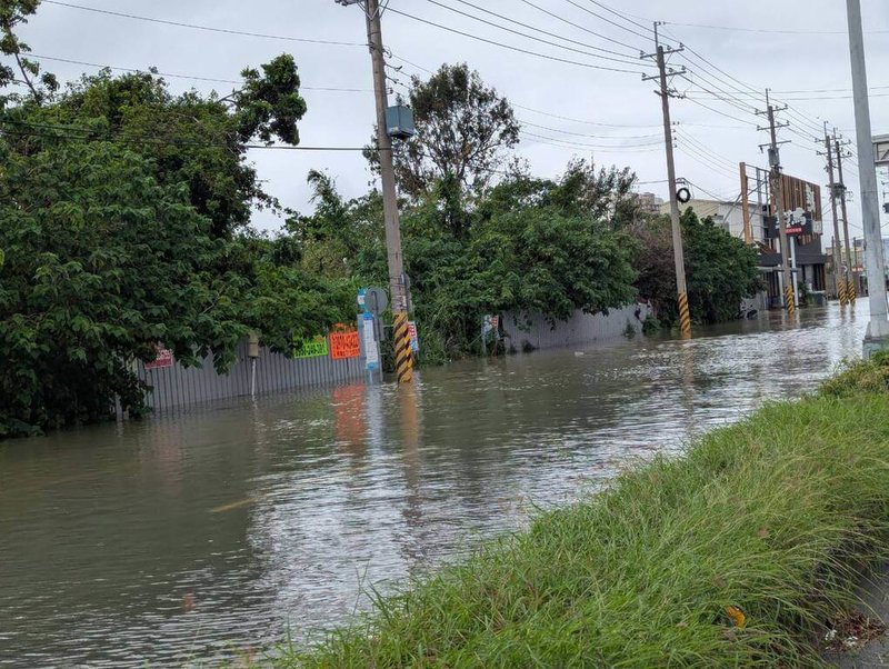 豪大雨造成嘉義縣逾9600戶停電，經搶修已全數復電。圖為28日嘉義縣淹水情形。（台電提供）中央社記者曾智怡傳真　114年7月28日