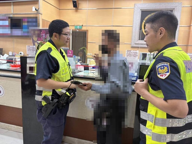 台中太平區60多歲的張姓男子,臨櫃要匯款給網戀女友「小語」,協助她重病母親醫藥費,警方及時阻詐,保住張男積蓄。(民眾提供)中央社記者趙麗妍傳真 114年7月28日