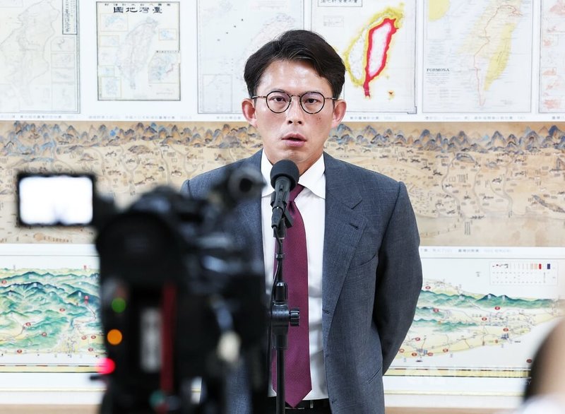 大罷免失敗，民進黨秘書長林右昌請辭。民眾黨主席黃國昌（圖）28日在立院受訪時說，民進黨內部歸屬責任是他們的家務事，民進黨對國家、社會、全體台灣人的外部責任，豈是一個高階黨工辭職就可以解決的。中央社記者郭日曉攝　114年7月28日