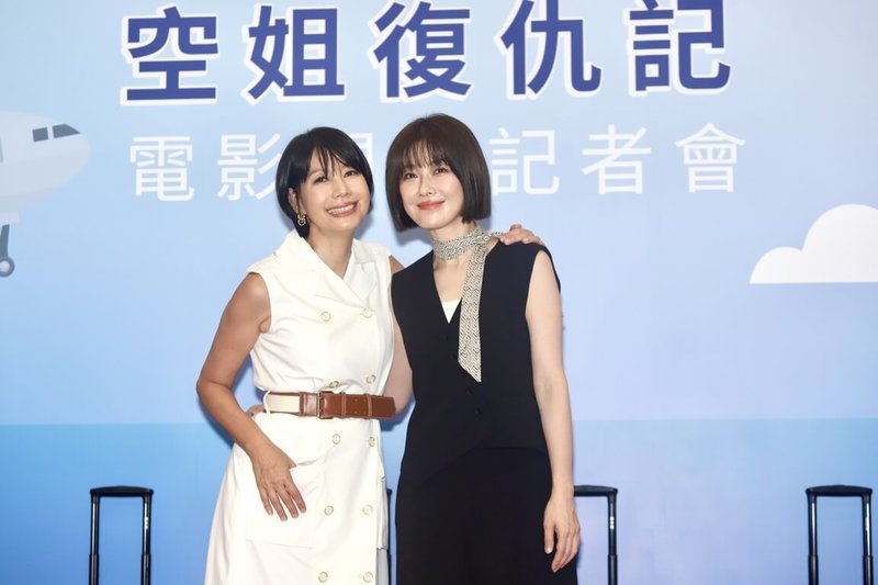 電影「空姐復仇記」28日舉辦開鏡記者會,演員丁寧(左)、李維維(右)片中飾演空姐,有不少對手戲。(民視提供)中央社記者洪素津傳真 114年7月28日