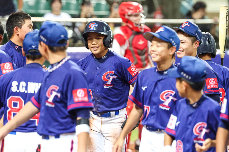 U12世界盃棒球賽台灣隊目前預賽戰績3勝1敗、晉級機會大,預賽最後一戰表定29日晚間與墨西哥交手,因台南市政府宣布停班停課,將視天候狀況進行閉門比賽。圖為28日台灣與德國比賽畫面。(中華民國棒球協會提供)中央社記者謝靜雯傳真 114年7月28日