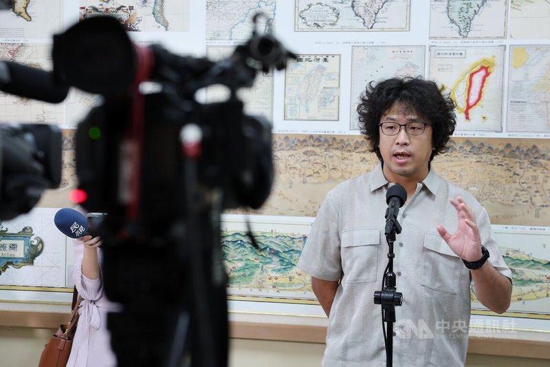 首波罷免投票落幕,做為公民罷團與民進黨溝通橋梁之一的民進黨立委沈伯洋(圖)28日在立法院表示,罷團非常努力,民進黨做為協助者,協助有無到位、盡力,本來就是要檢討,建議一週內要有協助方案或行動綱領,往下邁進,讓823的罷團得到實質協助。中央社記者郭日曉攝 114年7月28日