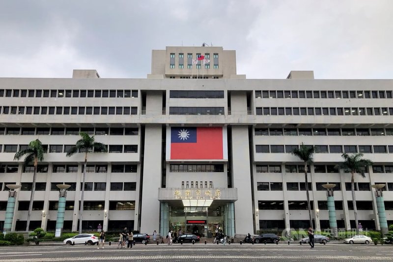 桃園市政府28日澄清，113年度稅收決算結果較預算數多僅新台幣9億元，非網傳的34億元。圖為桃市府外觀。中央社記者吳睿騏桃園攝　114年7月28日