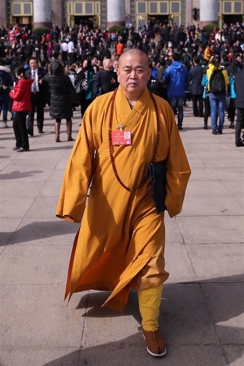 中國少林寺方丈釋永信因涉嫌刑事犯罪，目前正接受多部門聯合調查。圖為釋永信2016年參加全國人大會議。（中新社）