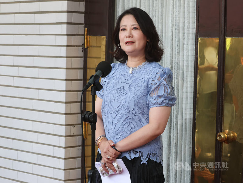 外傳行政院不會對攸關普發現金新台幣1萬元的特別條例提出覆議,引發各界討論。民進黨立法院黨團幹事長吳思瑤(圖)29日在立法院表示,時間還沒有到,相信行政部門還在評估中。中央社記者謝佳璋攝 114年7月29日