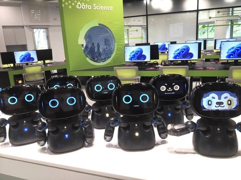 東吳大學與輝達（NVIDIA）合作成立「智慧創新AI學習中心」，並於暑假舉辦高中資訊教學營，以智慧分析、資料視覺化及Kebbi凱比機器人為主題，共規劃3梯次。（東吳大學提供）中央社記者許秩維傳真　114年7月29日