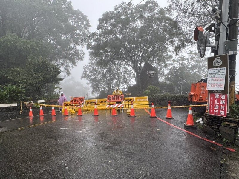 屏東山區大雨不斷,交通部公路局考量山區易有落石,為保護民眾安全,29日晚間6時起預警性封閉台24線部分路段。(公路局提供)中央社記者李卉婷傳真 114年7月29日