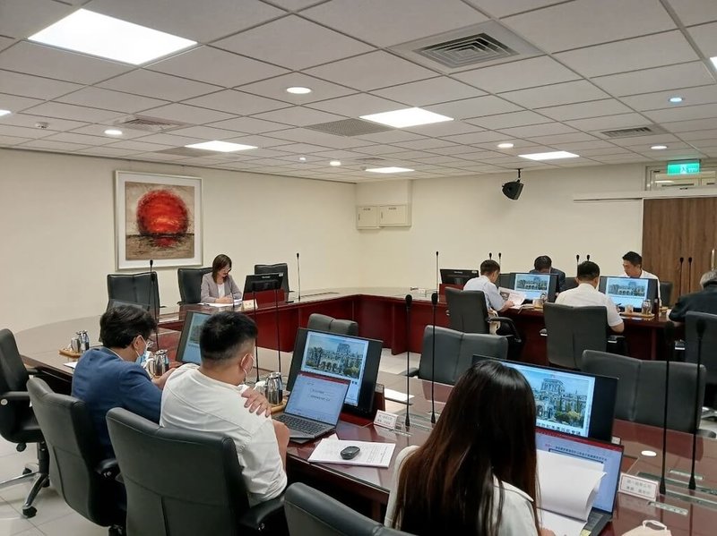 台灣高等檢察署陸續召開多場防詐研商與協調會議,28日最新一場會議邀集經濟部及4大超商,並將建置檢警「超商條(代)碼與物流資料查詢單一窗口」,建構防堵詐騙的3道防線。(高檢署提供)中央社記者謝幸恩傳真 114年7月29日
