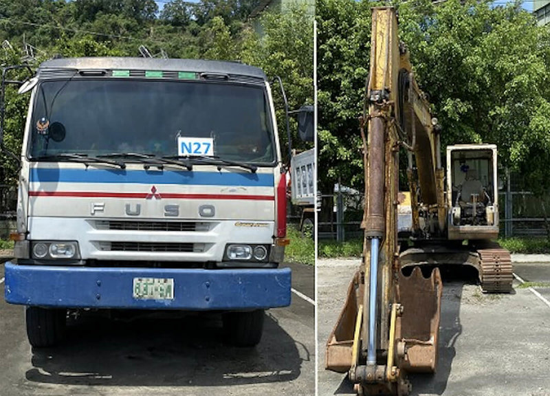 法務部行政執行署彰化分署預計8月5日舉行卦山法拍市集，一輛因案沒入的挖土機及2輛大貨車也在拍賣品之列。（行政執行署彰化分署提供）中央社記者鄭維真傳真  114年7月29日