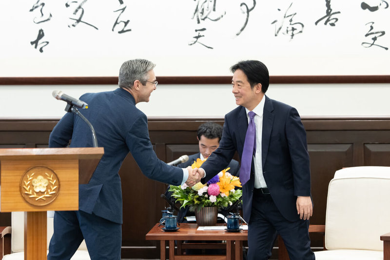 總統賴清德29日接見由美國「國家民主基金會」會長暨執行長威爾森(圖左)所率領訪團,期盼未來在該基金會支持下,持續與全球民主社群攜手同行,一起鞏固民主價值,促進區域和世界的繁榮發展。(總統府提供)中央社記者溫貴香傳真 114年7月29日