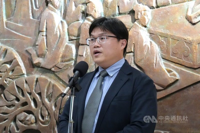 台師大女足抽血案備受關注,教育部次長朱俊彰(圖)29日表示,目前清查女足教練周台英、計畫主持人陳忠慶共有29研究案涉及血液樣本,教育部預計下週先前往台師大、台大、北市大3校實地查核。中央社記者陳至中台北攝 114年7月29日