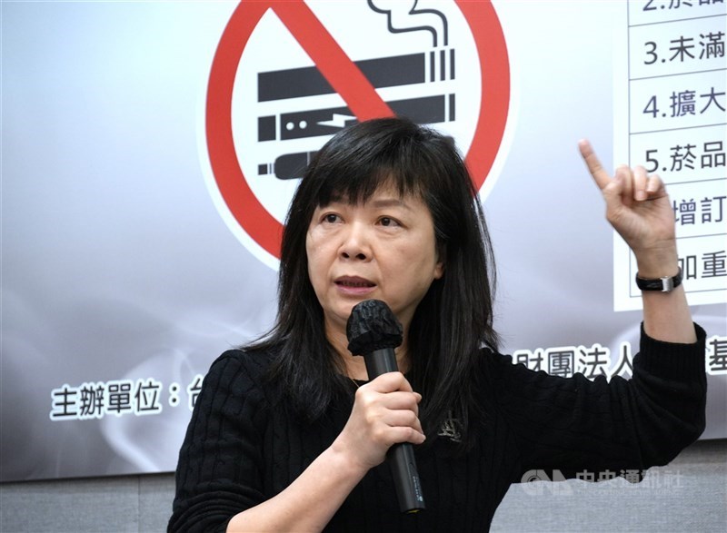 董氏基金會菸害防制中心主任林清麗（圖）表示，加熱菸有條件通過品項高達14個，卻不見公開通過品項清單，懷疑是否放行加味加熱菸。（中央社檔案照片）