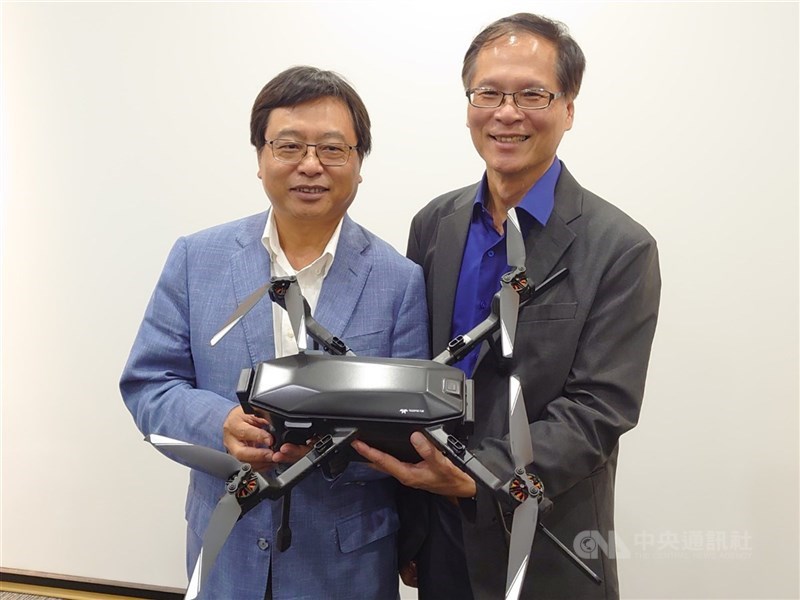 圖為中光電旗下中光電智能機器人公司展示無人機(中央社檔案照片)
