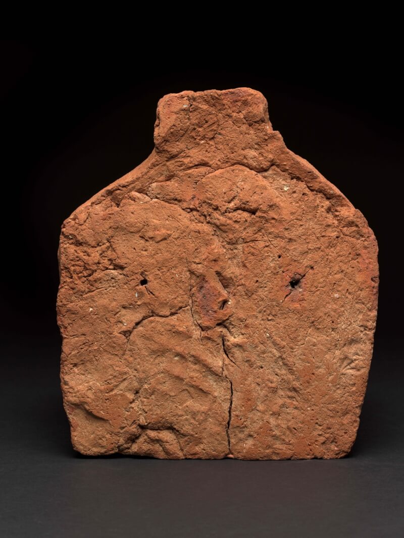 英國劍費茲威廉博物館在一件4000年歷史的埃及文物上發現一枚罕見手印。（圖取自facebook.com/fitzwilliammuseum）