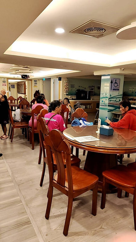 受西南氣流及颱風外圍環流影響，中央氣象署表示，29日截至下午3時30分，累計雨量最高前10名皆在恆春半島。屏東縣政府實施預防性撤離，陸續將滿州鄉分水嶺部落族人安置至收容旅館。（屏東縣政府提供）中央社記者黃郁菁傳真　114年7月29日