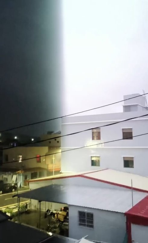 颱風外圍環流及西南氣流影響,各地天氣不穩定,屏東小琉球28日整夜雷電交加。(傅姓民眾提供)中央社記者李卉婷傳真 114年7月29日