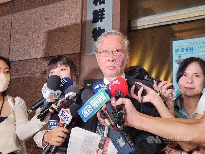 民進黨廉政會主委邱駿彥(右2)30日說明民進黨立委林岱樺涉詐助理費案。中央社記者葉素萍攝 114年7月30日