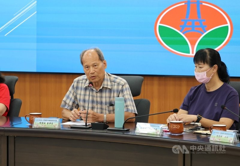 苗栗縣私立建臺中學發生大學分科測驗集體報錯考科事件後，董事會內部派系分歧問題也浮上台面，後經縣府協調產生新任董事長葉雲城（左），葉雲城30日表示，近期展開校長公告遴選作業。中央社記者管瑞平攝　114年7月30日