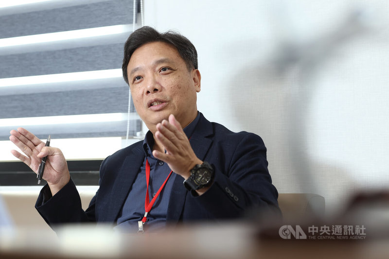 亞達科技總經理蘇愷宏表示,半導體一條產線停機1小時成本高達上千萬元,是筆很大數字。創立亞達的起心動念就是希望幫助廠商解決停機問題,提高生產線稼動率。中央社記者王騰毅攝 114年7月30日