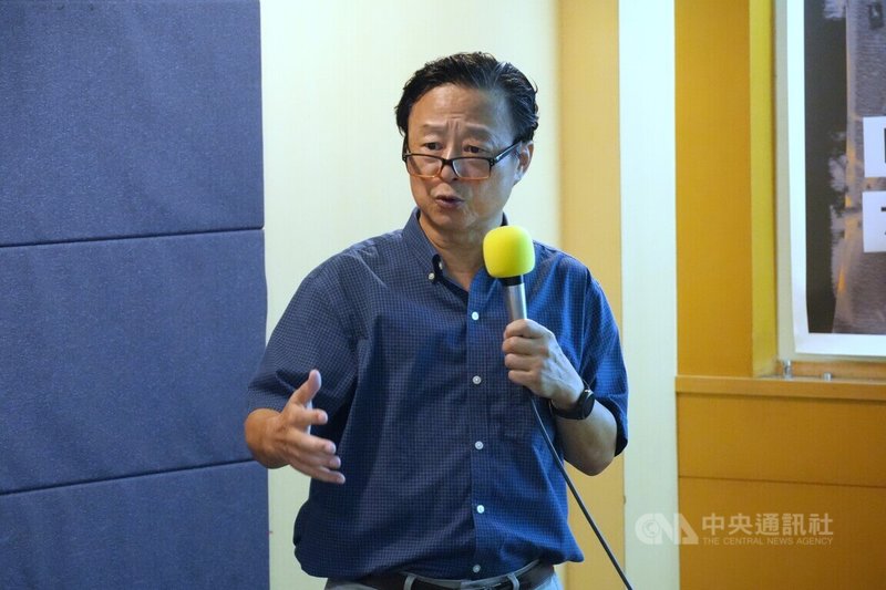中研院社會所研究員張茂桂(圖)30日在「反課綱運動10週年」論壇表示,課綱常是一群40、50歲以上的中老年人,在思考15歲左右的人要學什麼,若沒做好是為差30多歲的人審課綱的心理準備,真的很危險。中央社記者陳至中攝 114年7月30日