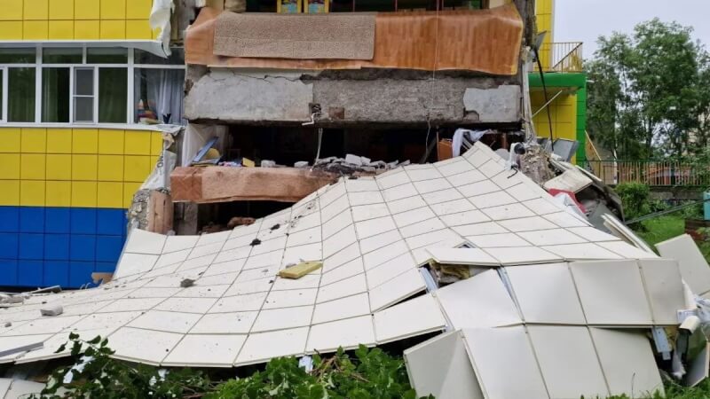 強烈地震30日襲擊俄羅斯堪察加半島,一處幼兒園建築遭受破壞。(Administration of the Governor of Kamchatka Krai/Handout via路透社)
