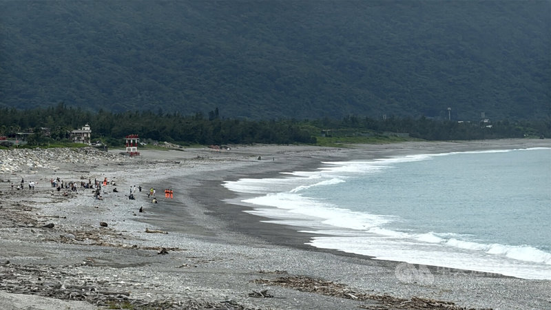 受俄羅斯遠東外海地震影響,中央氣象署地震測報中心30日發布海嘯警報。圖為下午1時19分花蓮七星潭風景區浪況。中央社記者張祈攝 114年7月30日